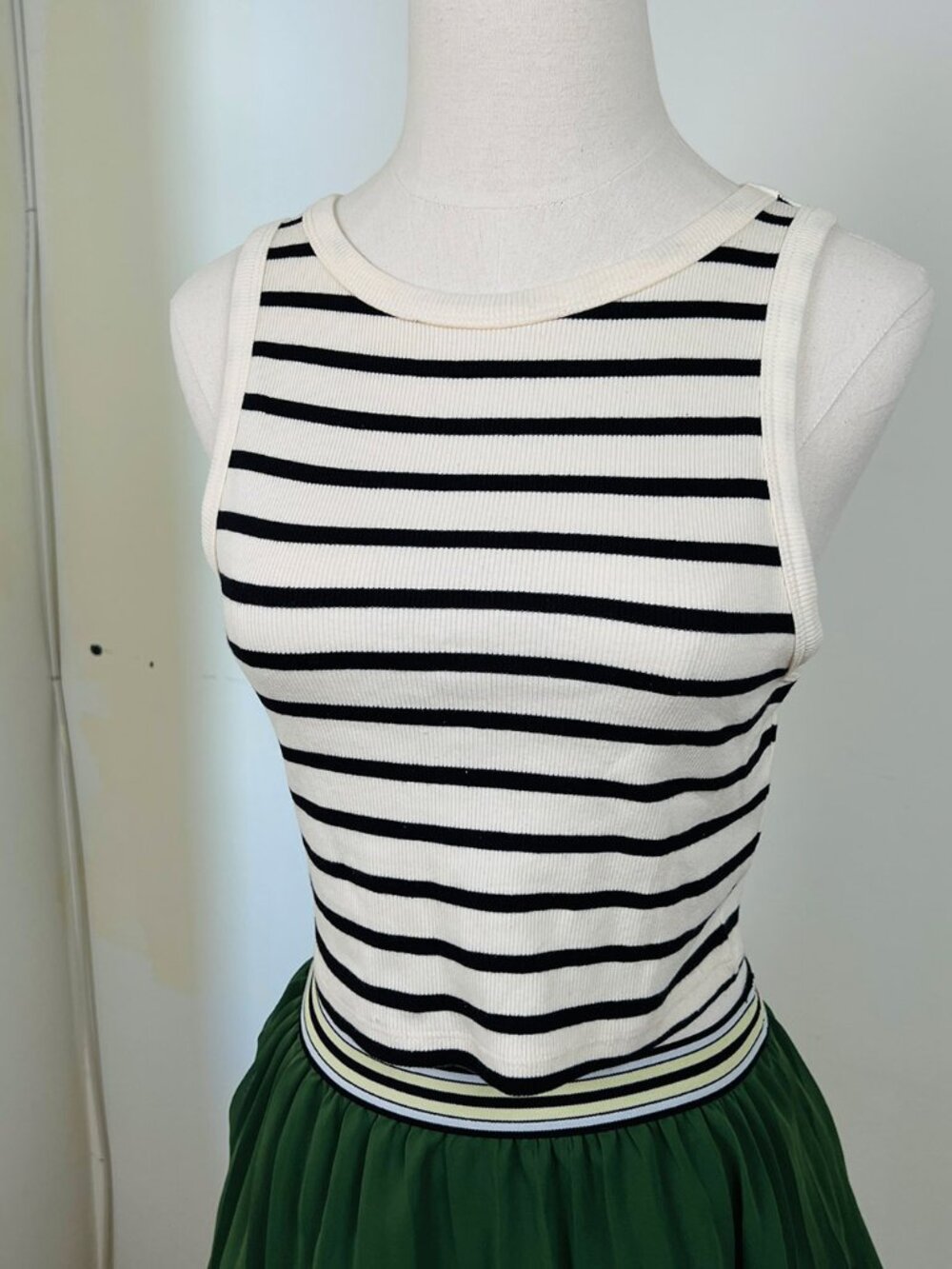 H&M Women’s Ribbed Striped Crop Tank Top Black Cream Cotton Stretch Size M